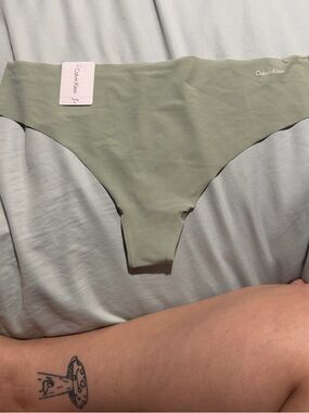 🌧️Calvin Klein Sage Green Seamless Thong Panty